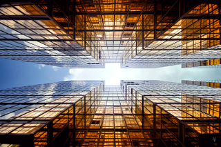 Illustration for article titled Espectaculares imágenes de edificios en perspectiva vertical